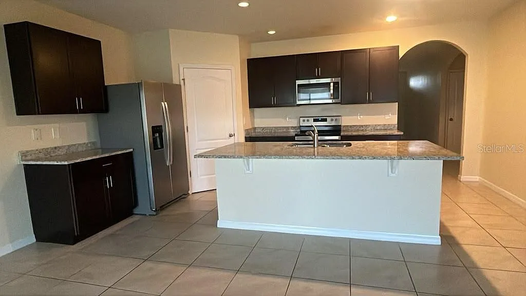 4 bed, 2.0 bath, 1436 sqft, $2,600 — Photo 2
