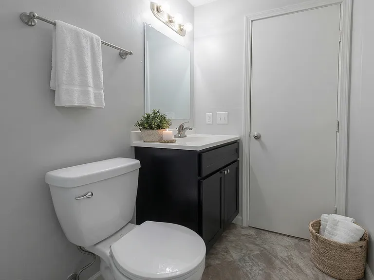 5625 S Grand Blvd #2D — Photo 6