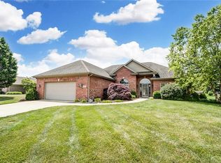 3959 Carmela Ct E, Bellbrook, OH