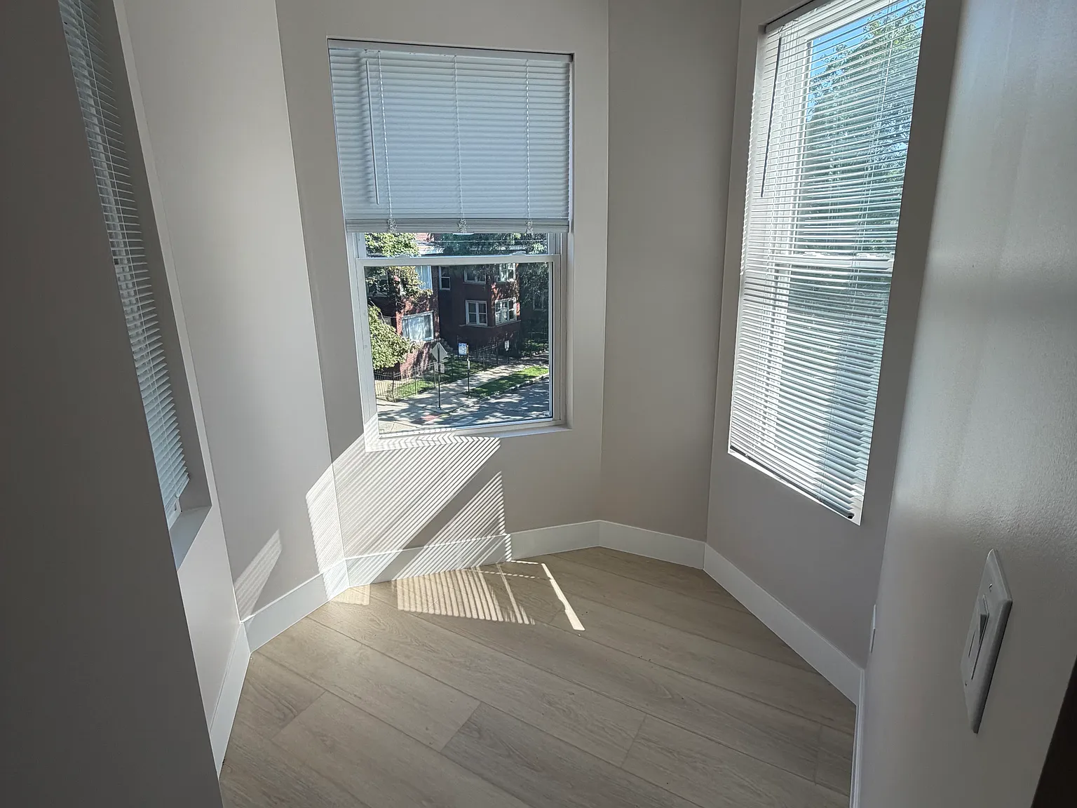 3 bed, 1300 sqft, $3,600 — Photo 4