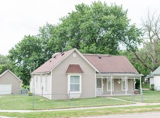 505 Pleasant St, Walnut, IA 51577