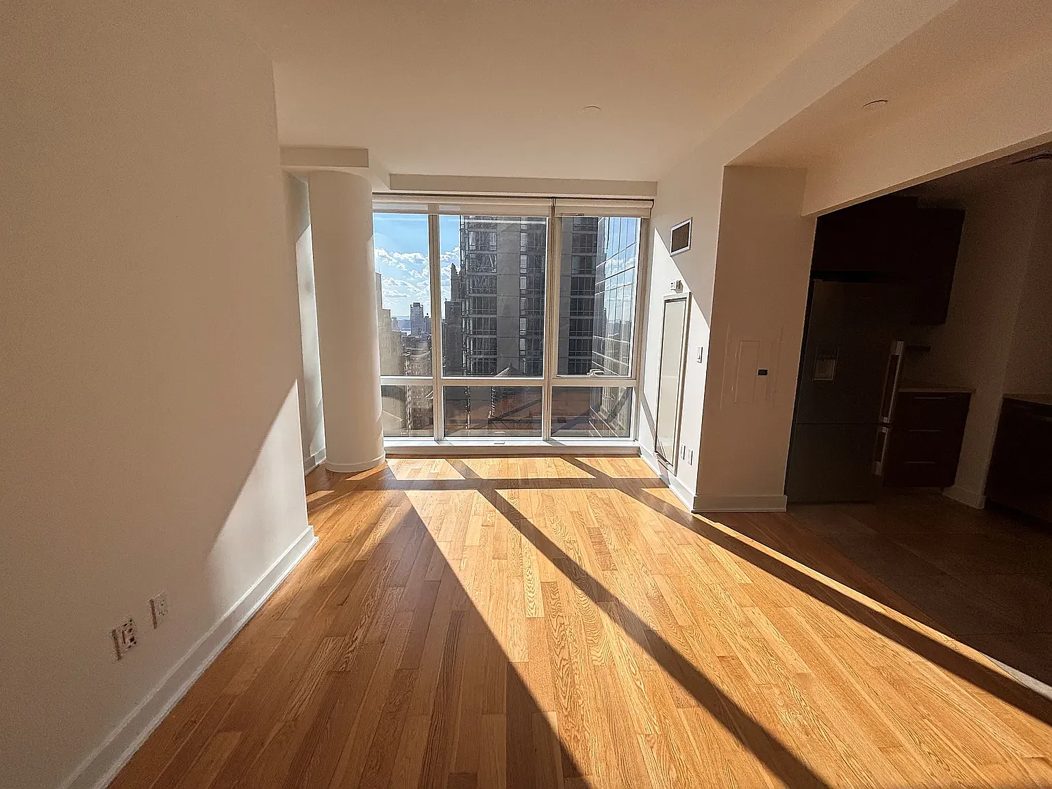 885 6th Avenue — Photo 1