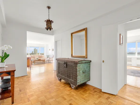 45 Sutton Place image 31 of 43