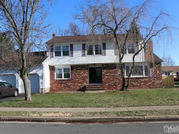14 Traci Ln, Edison, NJ 08817
