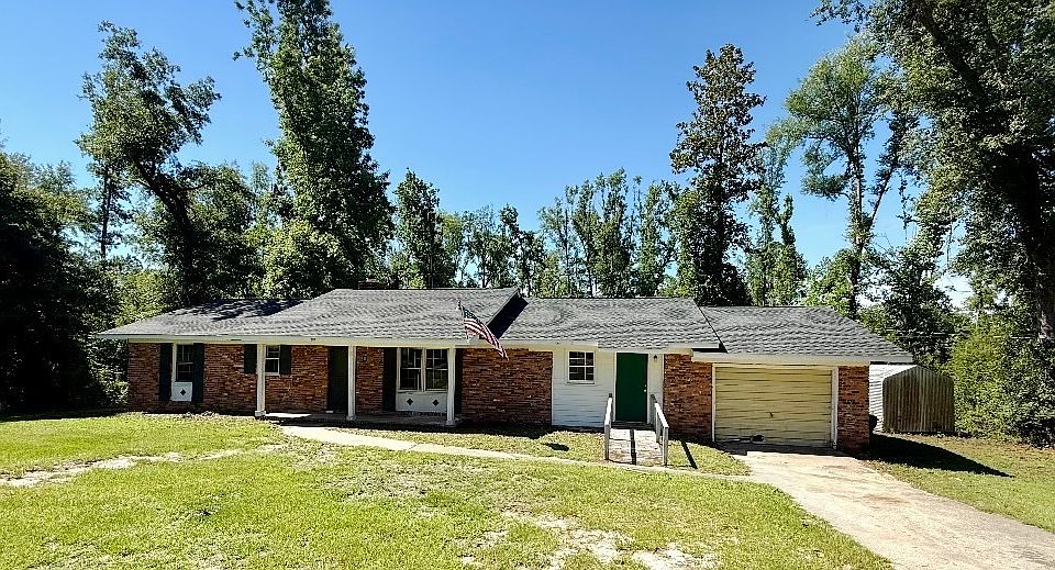 1st image of 2109 N Maple Dr