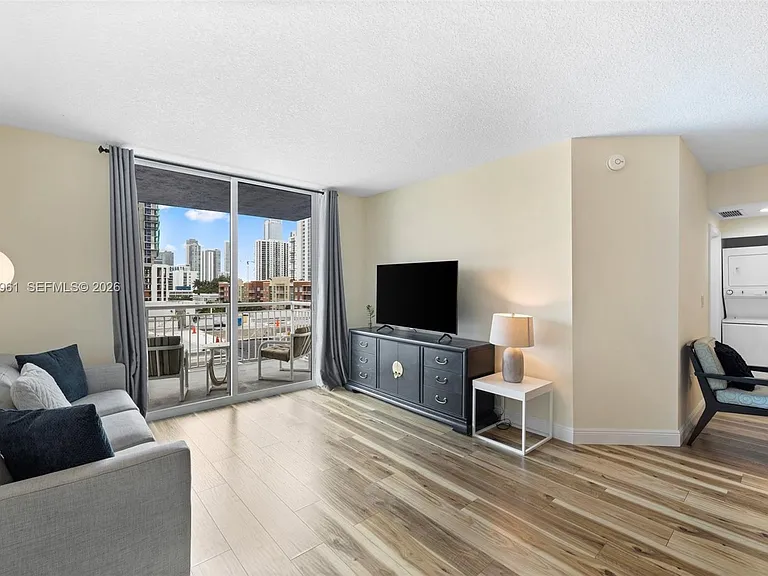 275 NE 18th St #710 — Photo 4