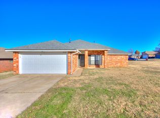 11643 Elmhurst Dr, Midwest City, OK 73130