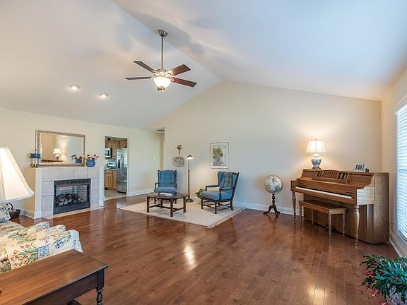 3rd image of 1149 Cobble Way