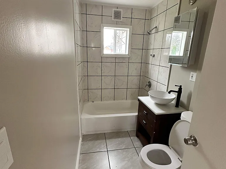145 Osborne St — Photo 7