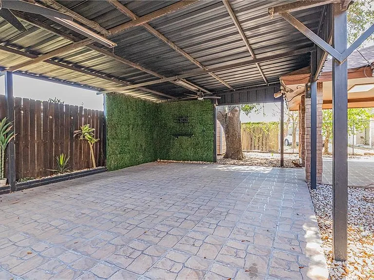 1709 Calle Tulipan — Photo 20