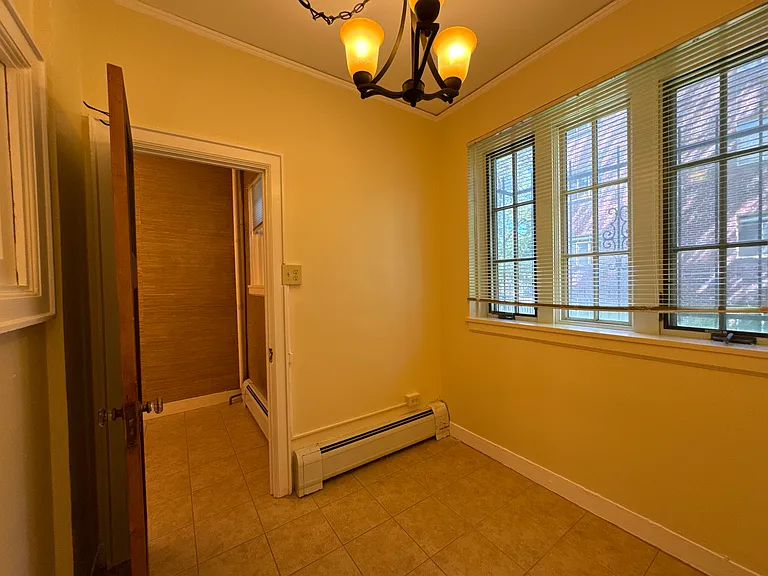 Chateau Apartments — Photo 42