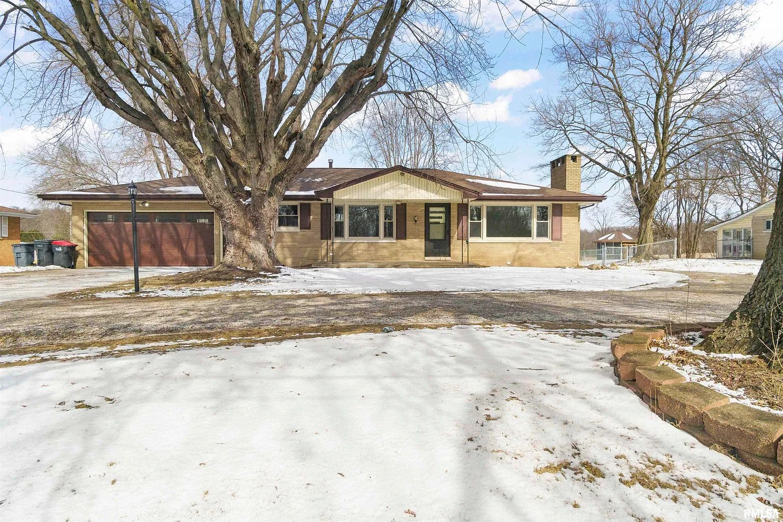 3131 Edgewater Dr photo 1