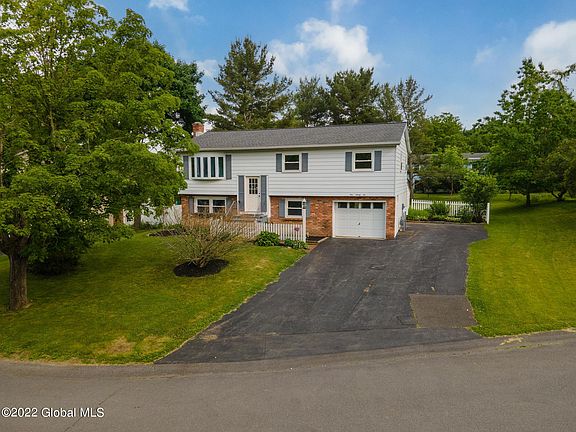 3rd image of 196 Woodsedge Ct