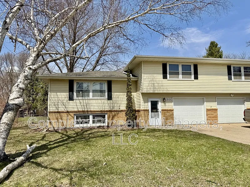 1712 Gateway Dr