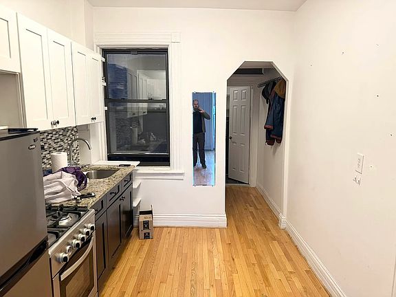 4th image of 139 Rogers Ave #1B