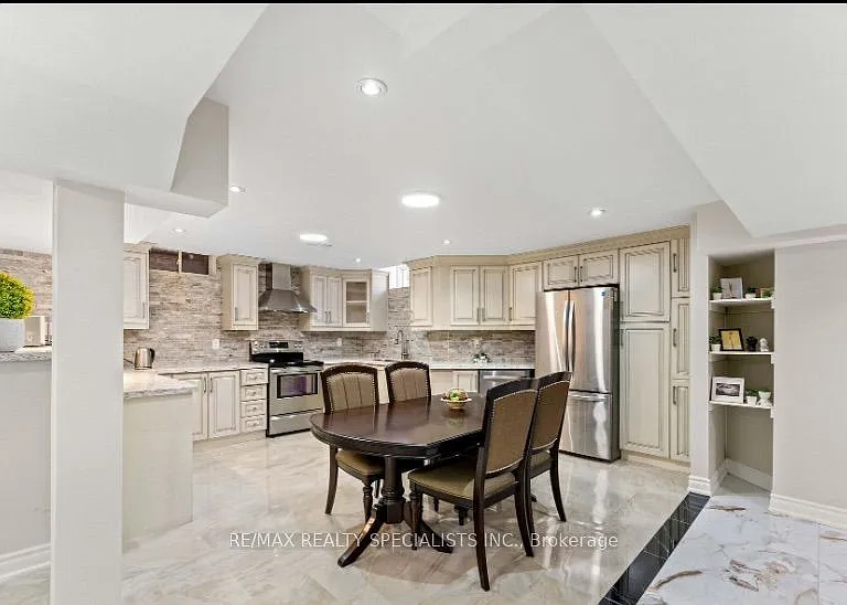 88 Showboat Cres #BSMNT — Photo 12