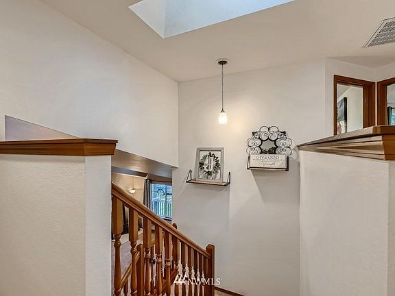 5th image of 7512 58th Pl NE