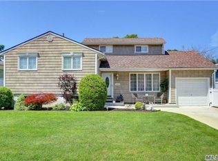 145 Oak St, Massapequa Park, NY 11762