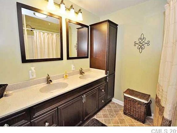 4th image of 1351 Lucy Dr