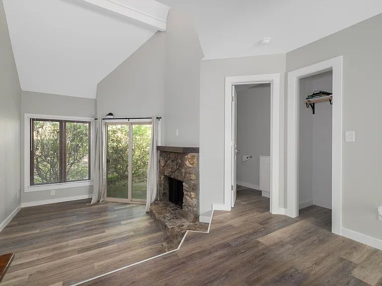 115 Beechnut Streetunit #H7 — Photo 5