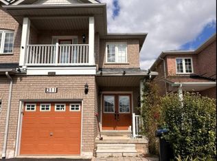 311 Oaktree Cir E, Mississauga, ON L5W 1V4