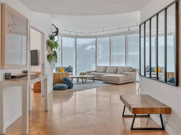 300 S Pointe Dr, Miami Beach, FL
