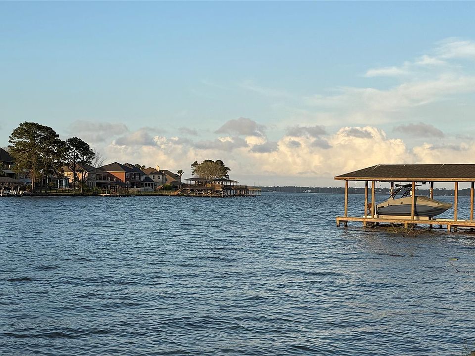 1st image of 18821 Aquatic Dr