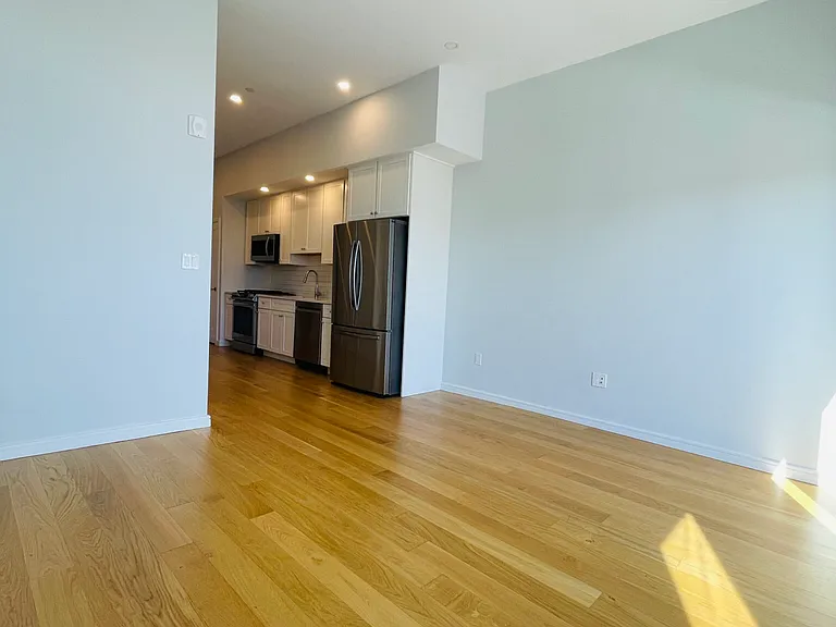 385 Pleasant St #6 — Photo 4