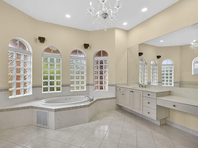 1724 Annandale Cir — Photo 45