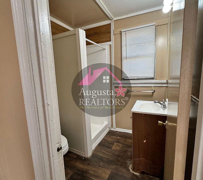 1st image of 649 En APT 18-7