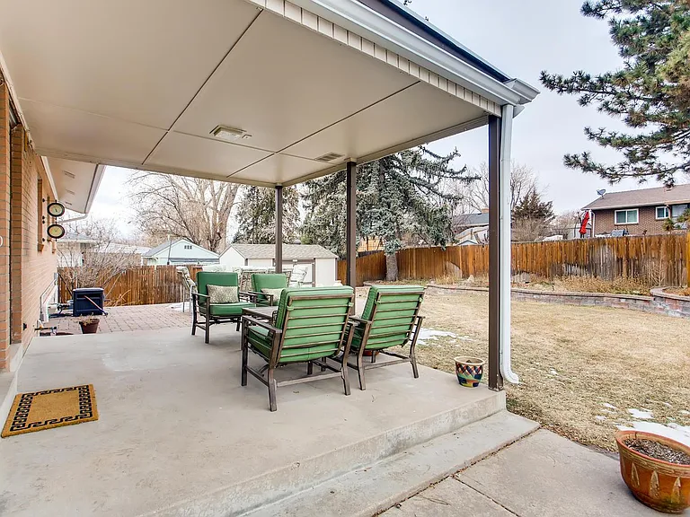 Patio furnishes included in rent