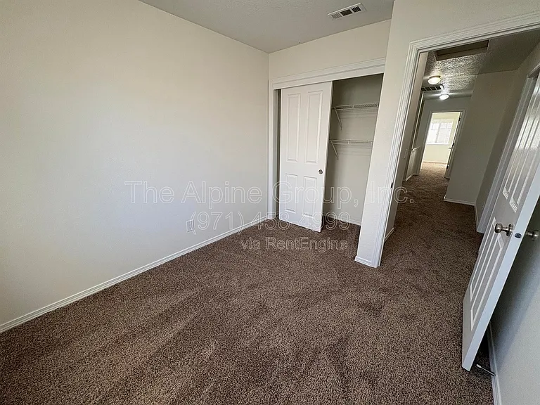 210 NW Connell Ave — Photo 12