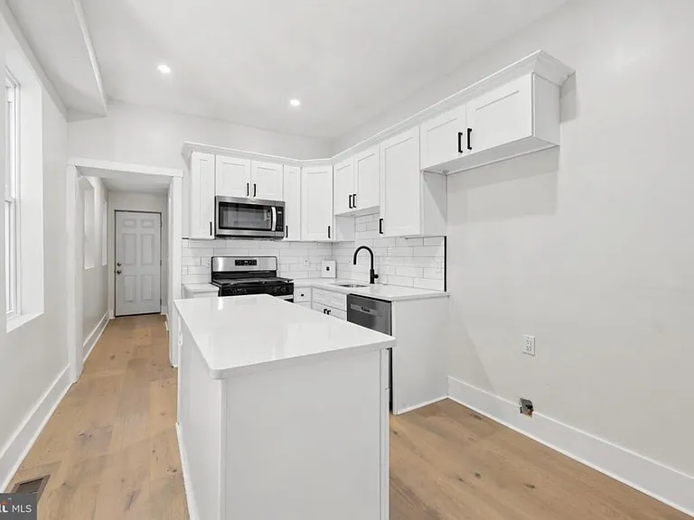 3345 Amber St — Photo 6