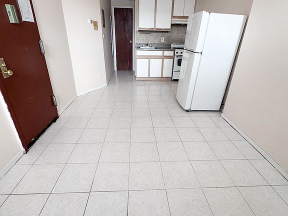 5th image of 2618 Hoyt Ave S #1D