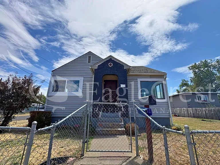 1001 W Chestnut St — Photo 2