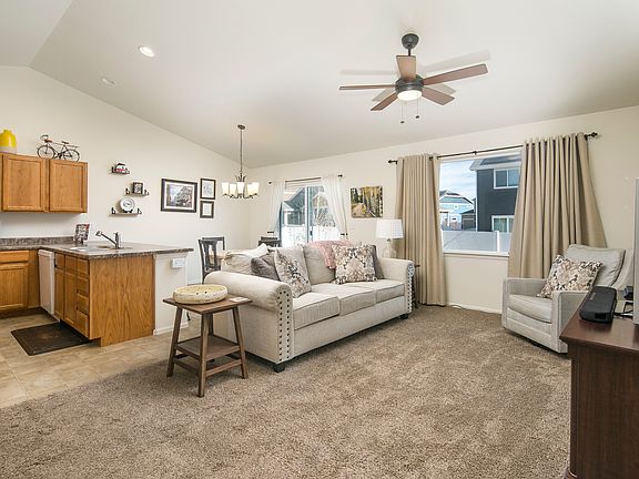 5th image of 822 Mount Sneffels Ave