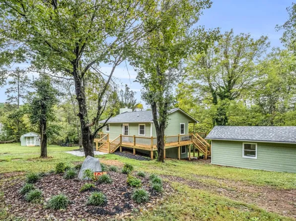 106 Bobwhite Ave, Lake Lure, NC 28746
