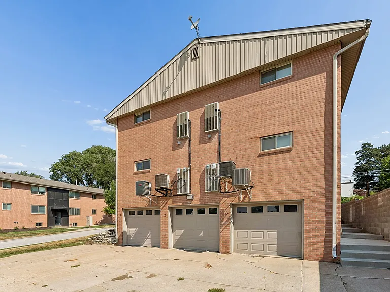 4620 Wakeley St #4 — Photo 9