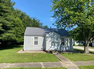 707 Austin Ave, Flora, IL 62839