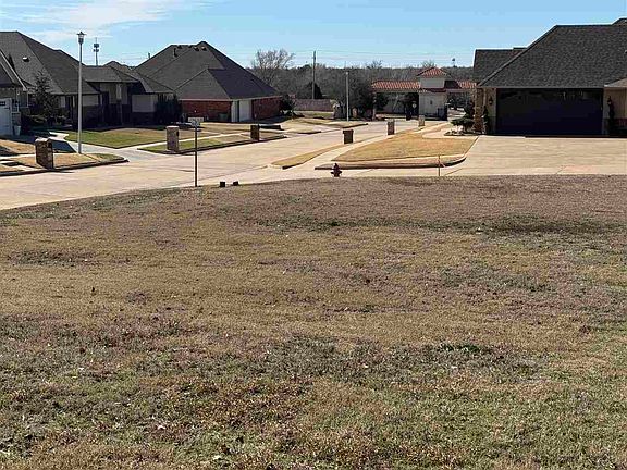 4th image of 1619 NW Leona Cir