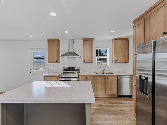5th image of 6811 NE 124th Ave