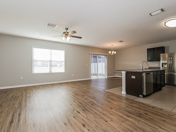 5th image of 1809 Greenwood Valley Dr