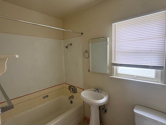 5th image of 606 E Providencia Ave APT A