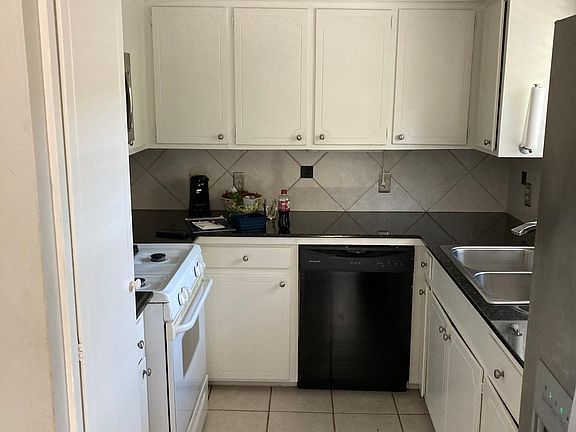 4th image of 2119 Milford St APT 2