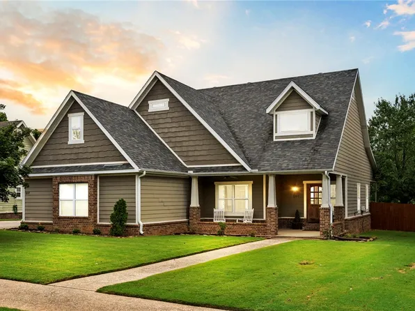 1107 Chancery Ln, Cave Springs, AR 72718