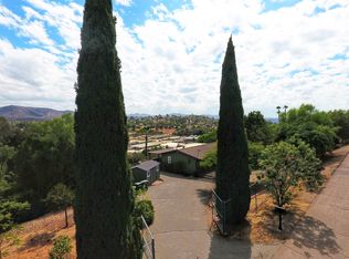 724 Sunrise Dr E, Vista, CA 92084