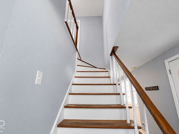 4th image of 1629 W 74th Pl