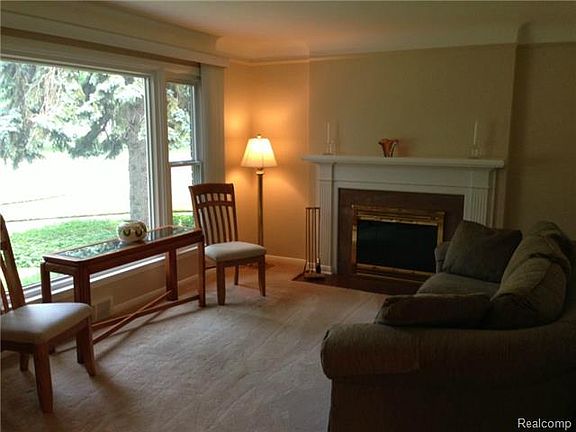 4th image of 3720 Hillside Dr