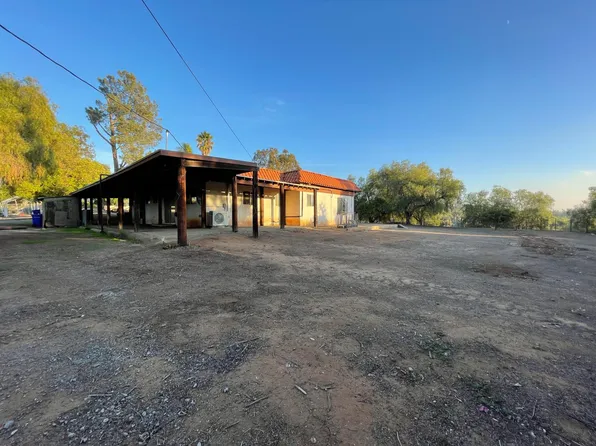 864 Osborne St, Vista, CA 92084