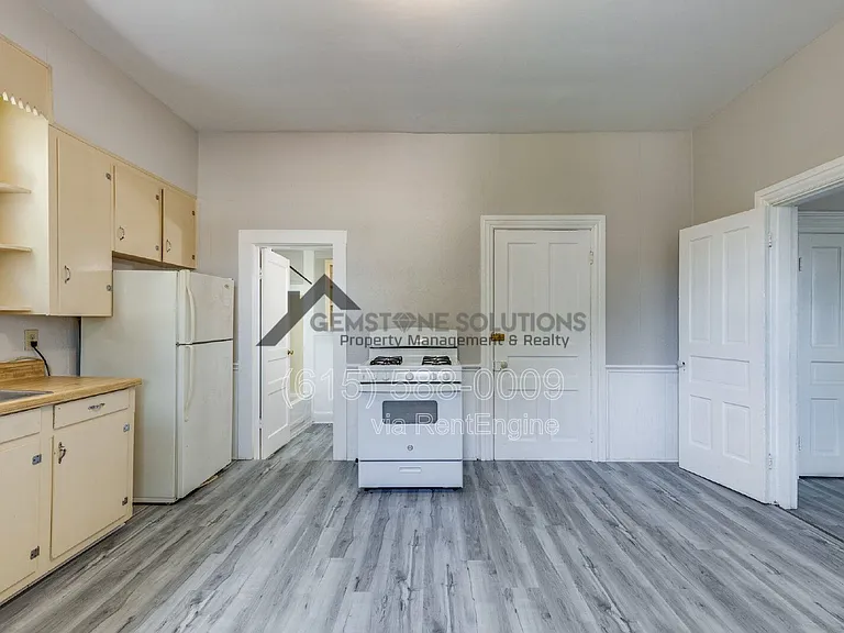 322 W 12th St #1 — Photo 15